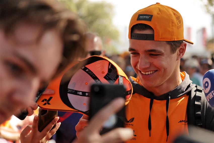 Lando F1 Driver signing caps